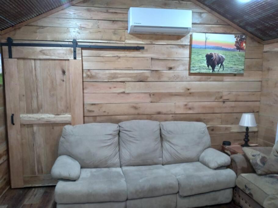 Cabin With A Tree House On A Buffalo Farm . Marshall 외부 사진